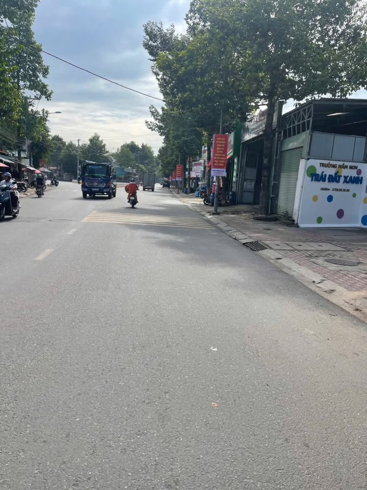 Nhà lầu trệt mặt tiền Nguyễn Hữu Cảnh Dĩ An 130m² giá 9 tỷ - Đầu tư sinh lời lý tưởng!