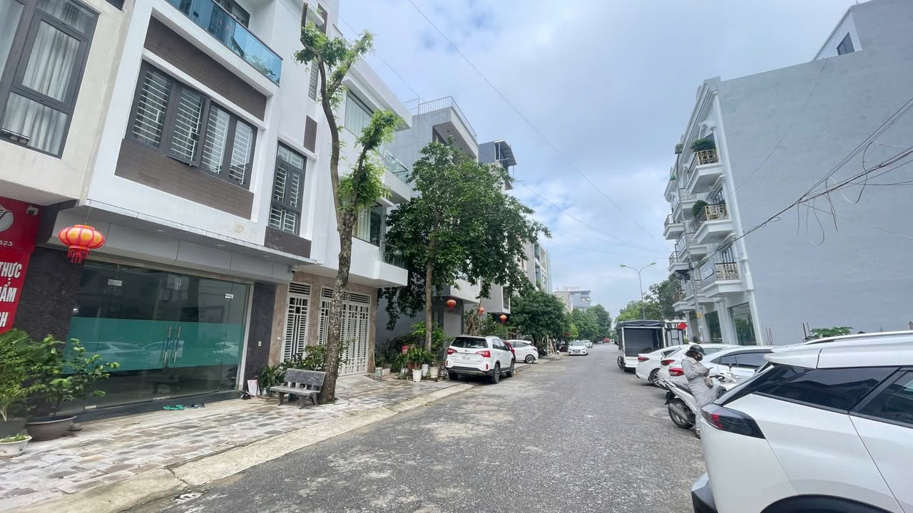 Nhà 3 tầng tại CC 379, Đông Hương, 67m² giá 6 tỷ - Kinh doanh tốt!