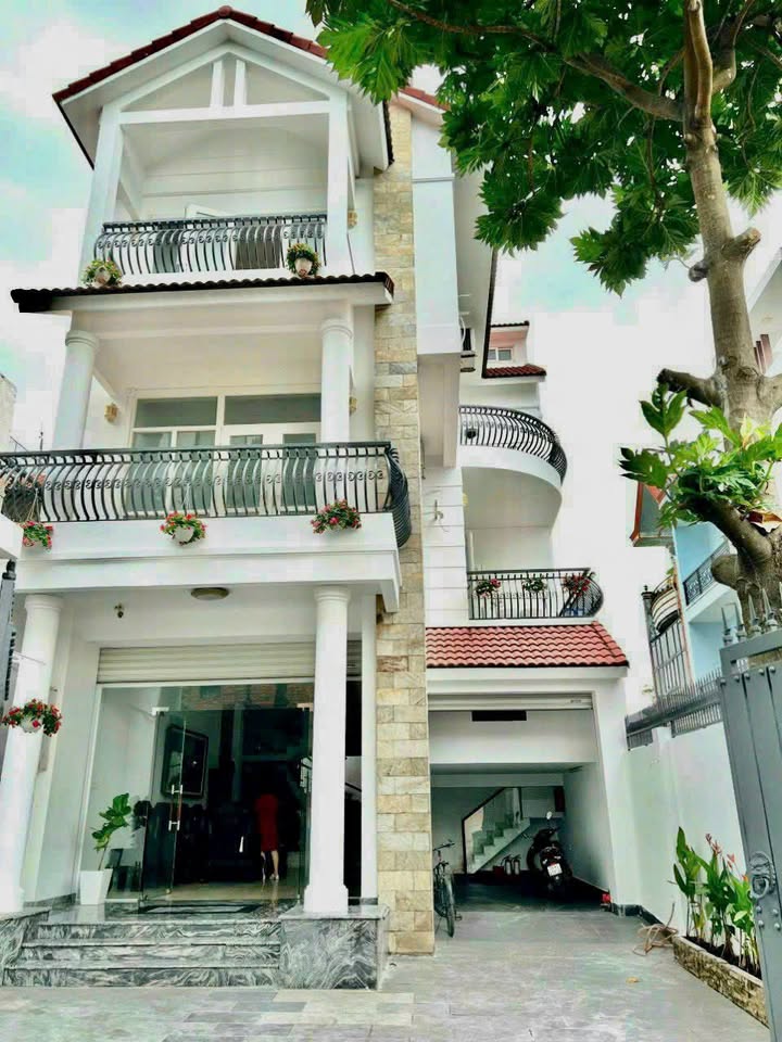 Nhà hẻm Lâm Văn Bền, Quận 7 - 204m² chỉ 12 tỷ - Cơ hội đầu tư tuyệt vời!