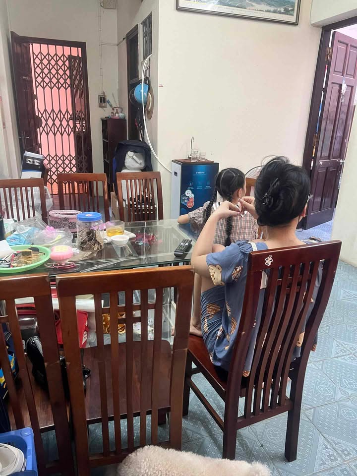 Cho thuê căn hộ tập thể ngõ 445 đường Nguyễn Trãi 100m² giá 10 triệu - Không gian thoải mái, tiện nghi đầy đủ!