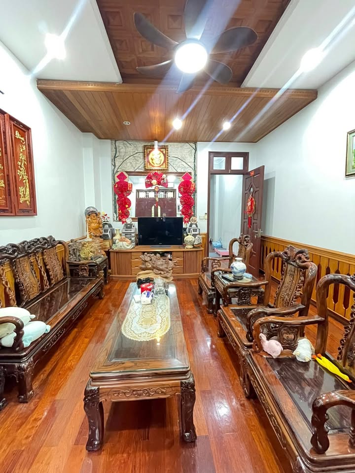 Nhà phố Lê Đại Hành 90m² giá 25.3 tỷ - Thiết kế đẹp, an ninh tốt!