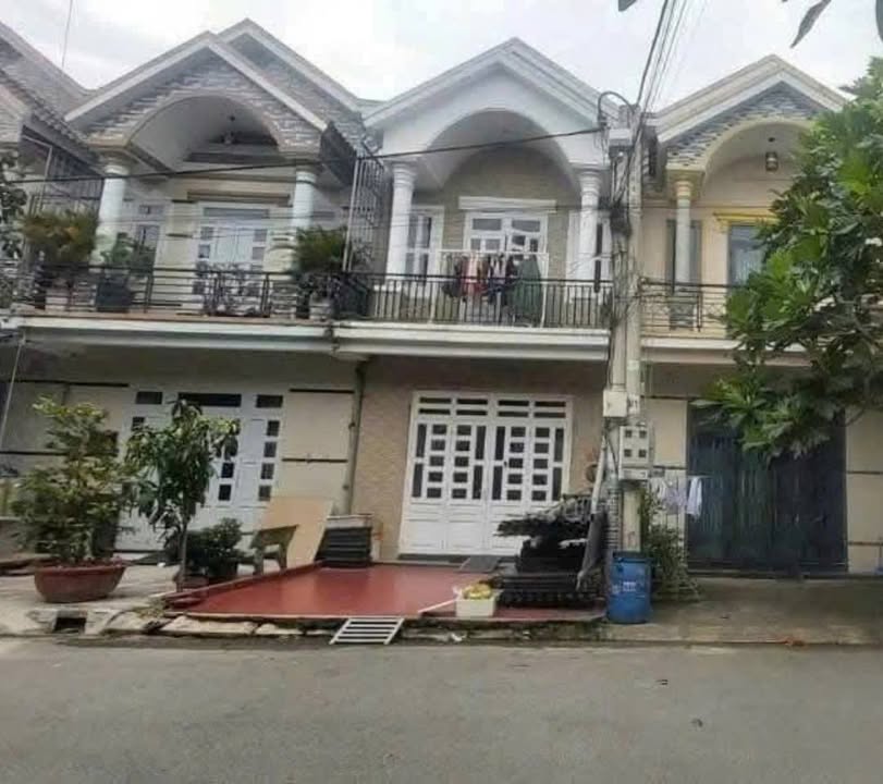 Nhà phố 2 tầng Khu nhà ở cao cấp Bình Hòa, 108m² giá 4.6 tỷ - Sẵn sàng vào ở ngay!