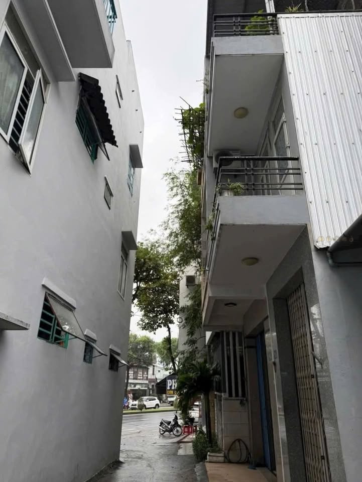 Nhà 3 tầng Đường 2 Tháng 9, Hải Châu, Đà Nẵng - Giá 4.1 tỷ, Sẵn sàng vào ở!