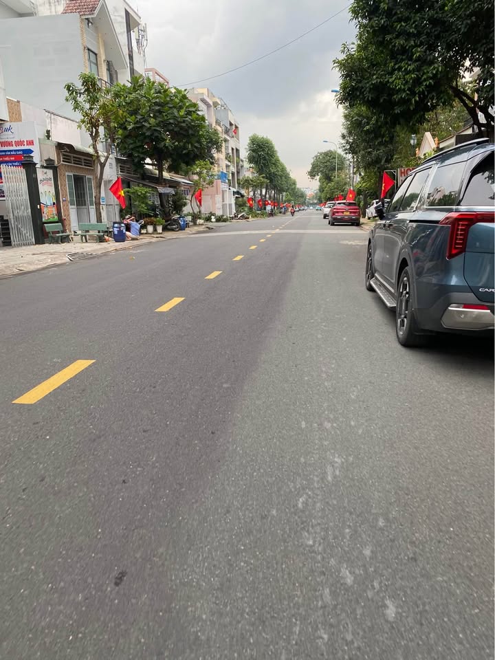 Đất nền Lê Văn Việt Quận 9 70m² giá 5 tỷ - Vị trí vàng, sổ riêng chuẩn