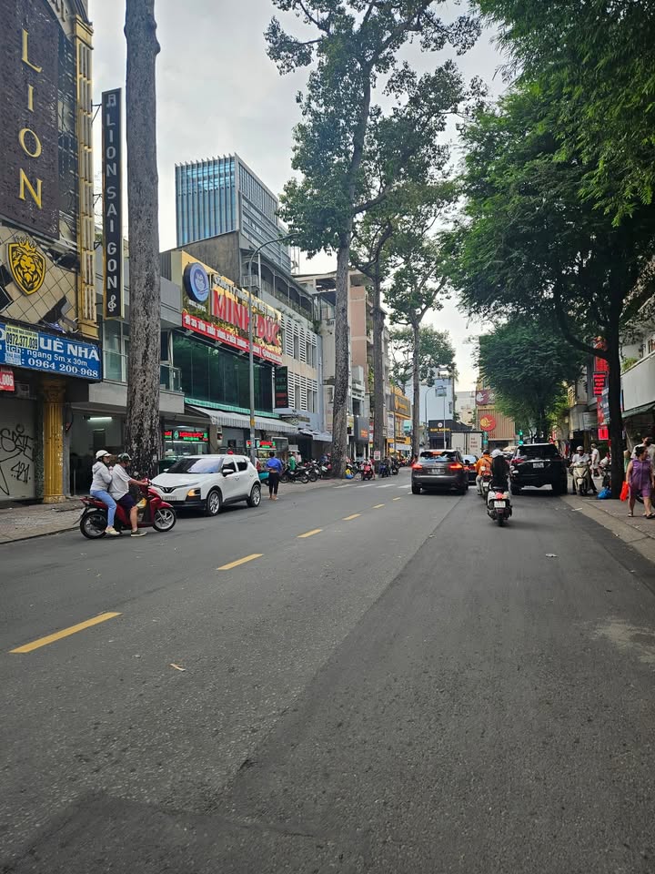 FrontHouse 40m² Tôn Thất Tùng Quận 1 giá 24 tỷ - Sản phẩm độc nhất trong tầm giá!