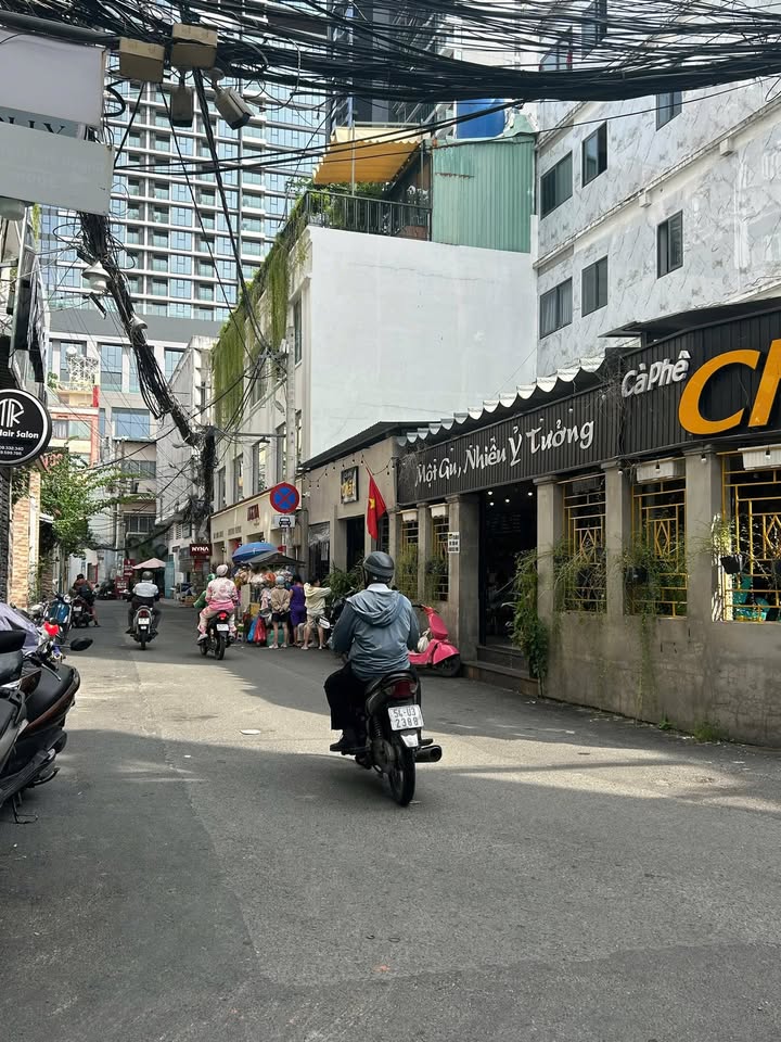 Mặt bằng kinh doanh 212B Nguyễn Trãi, Quận 1, 40m² giá 11 triệu - Khu vực sầm uất, dễ dàng thu hút khách hàng!