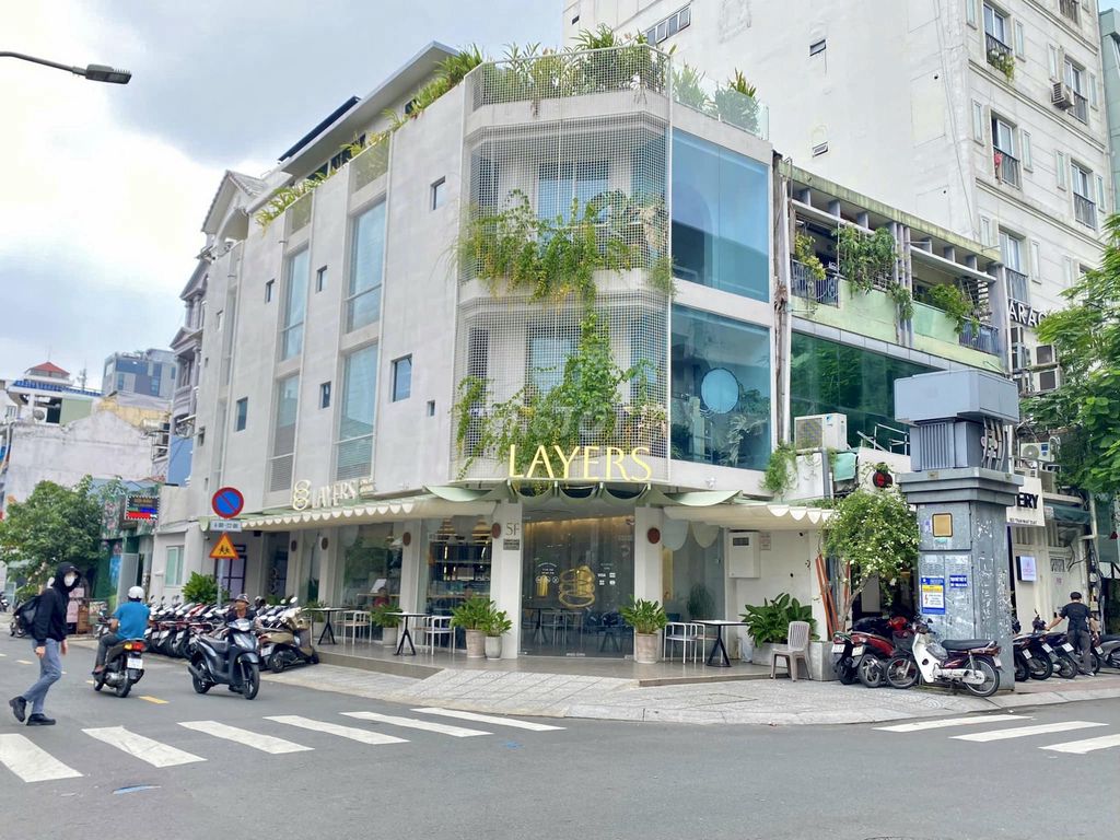 Cho thuê nguyên căn góc 2 mặt tiền đường Trần Nhật Duật, Quận 1, 360m² - Nhà mới vào hoạt động ngay!