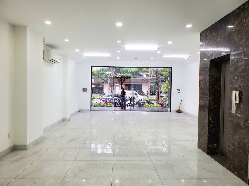 Nhà nguyên căn Vạn Phúc 7x20m 6 tầng (630m²) - Giá 60 triệu, vị trí đắc địa!