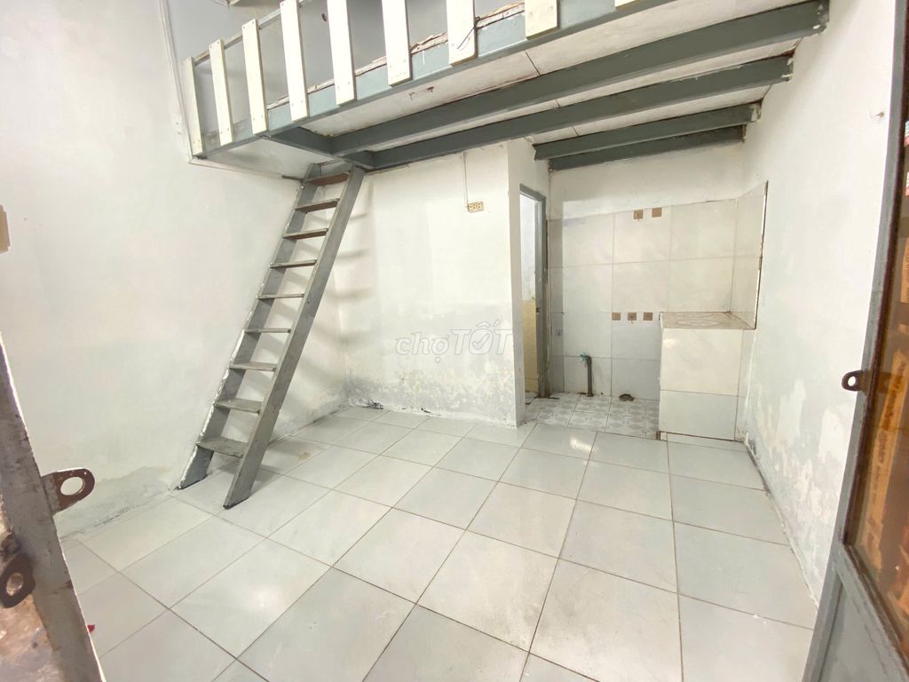 Phòng trọ có gác tại đường Nguyễn Tư Giản, 15m² chỉ 2.45 triệu - Tiện nghi đầy đủ, tự do giờ giấc!