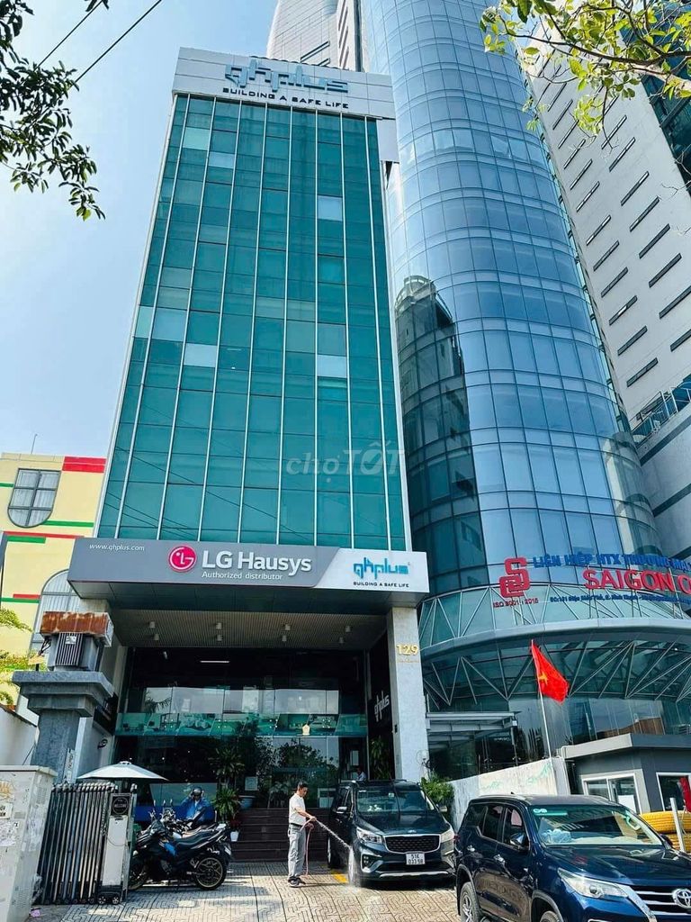 Building cho thuê Mặt Tiền Đường Nguyễn Sơn, Quận Tân Phú 1200m² - Thang máy tiện lợi, giá 160 triệu!