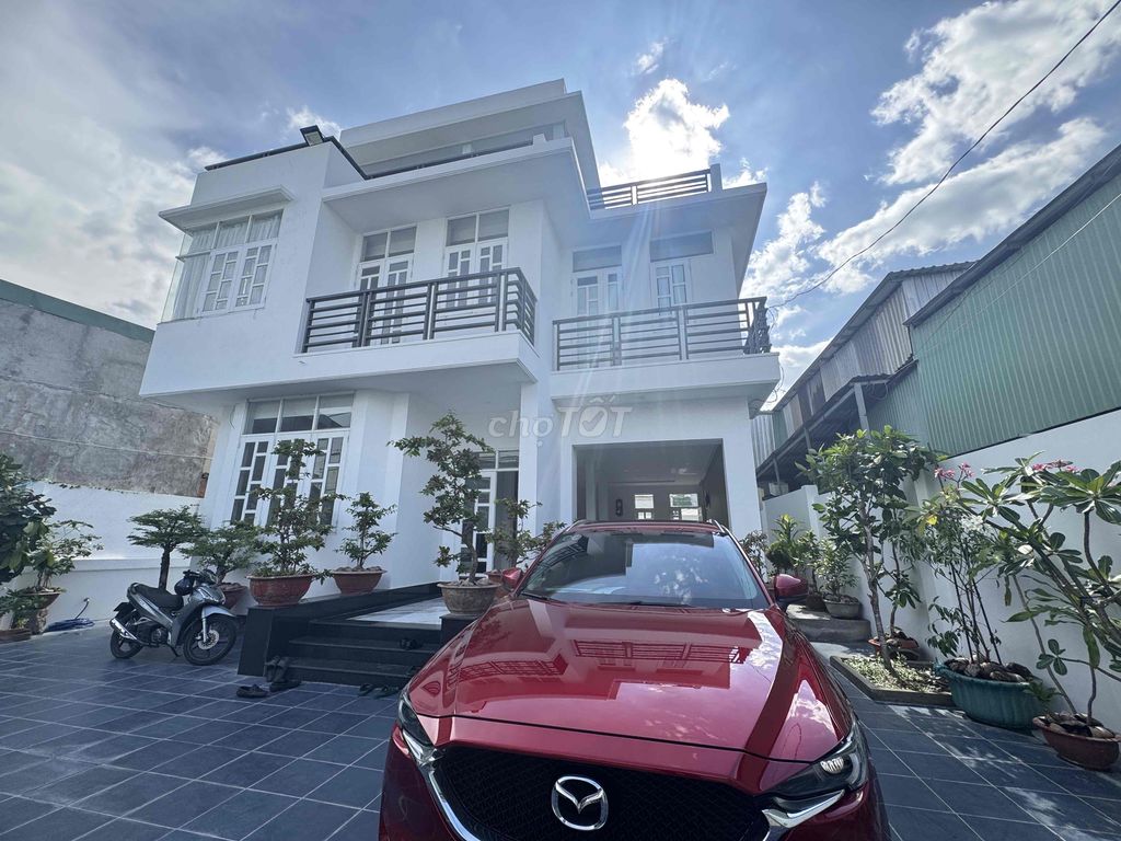 Biệt thự Nhà Bè 298m² giá 10.3 tỷ - Bán gấp, sổ hồng chính chủ!