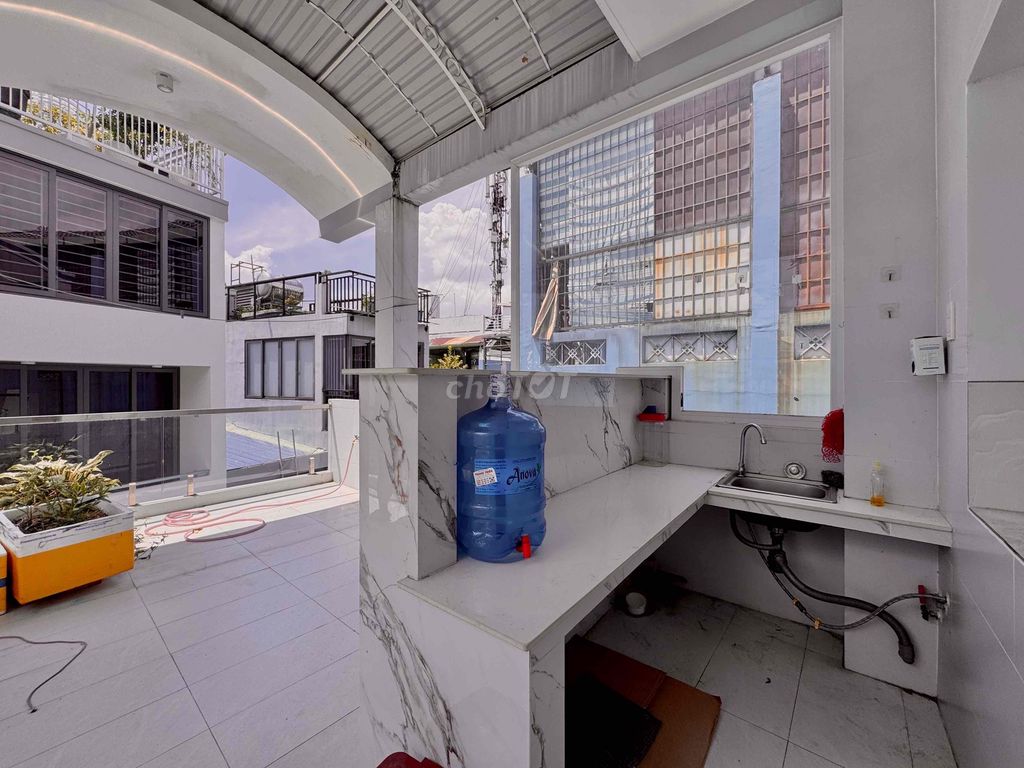 Căn hộ nguyên tầng 50m² giá 5.8 triệu - Sân thượng riêng, ngay đối diện Nhà hát Hòa Bình!