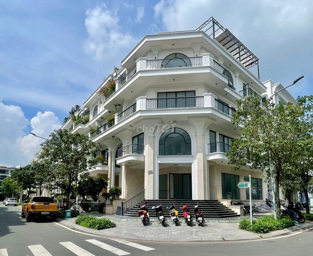 Căn góc 10x20m Hầm 3 Tầng (360m2) tại Vạn Phúc - Thang máy, hầm xe, chỉ 50 triệu!