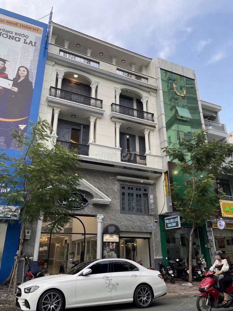 Nhà Mặt Tiền Đường Sư Vạn Hạnh, Quận 10 - Diện tích 400m², Giá 45 triệu/tháng - Địa điểm lý tưởng cho kinh doanh!