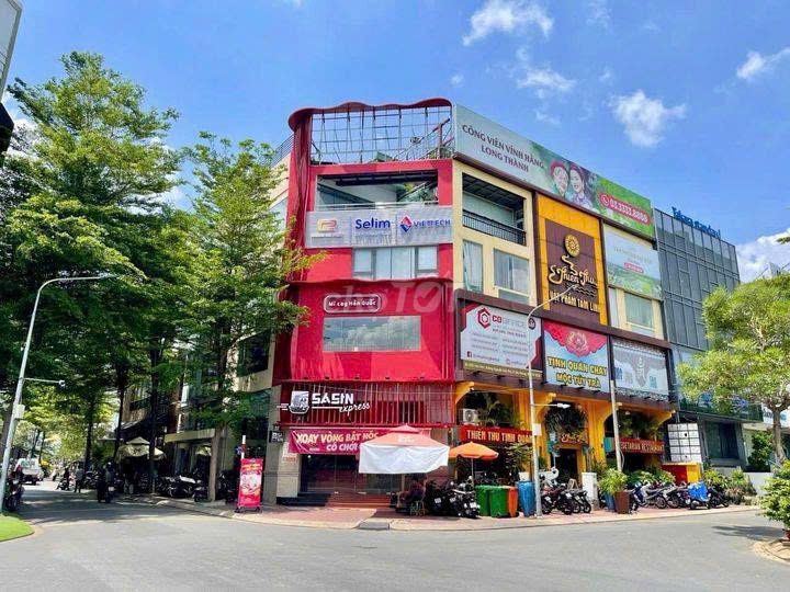 Cho thuê văn phòng góc 2 mặt tiền Võ Văn Kiệt 200m² - Giá chỉ 160 triệu/tháng!