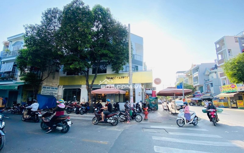 Bán nhà góc 2 mặt tiền Phan Văn Hớn, Quận 12, DT 210m² giá 35.8 tỷ - Cơ hội đầu tư tuyệt vời!