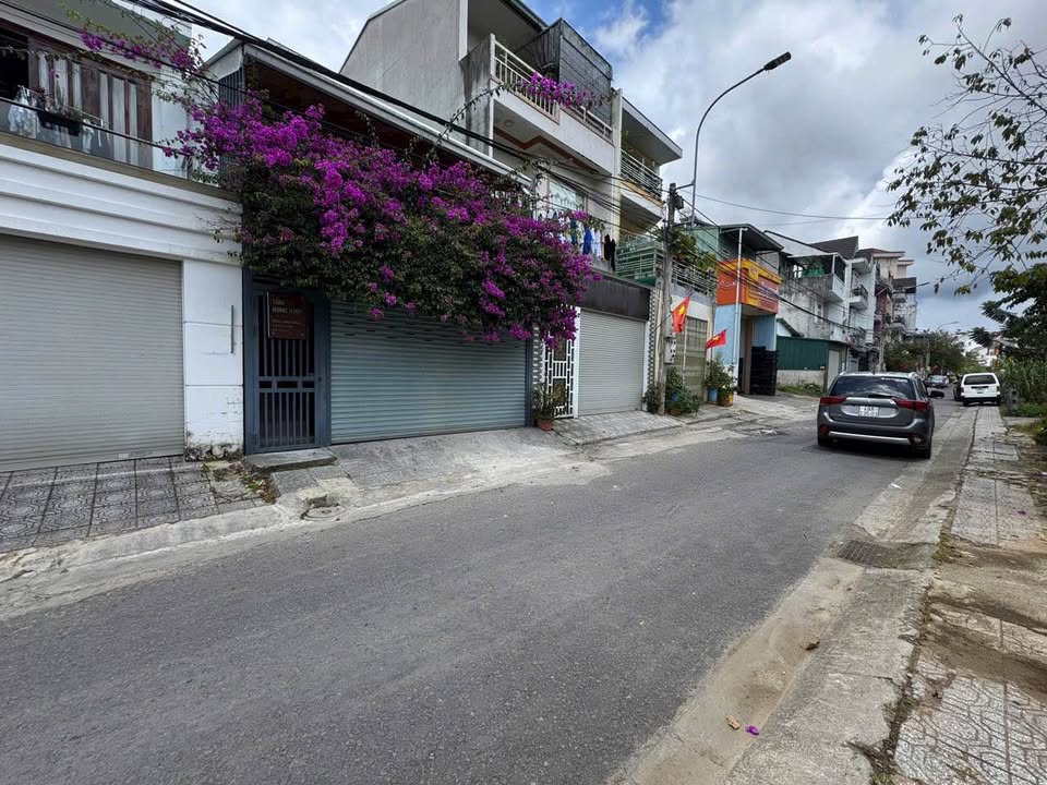 Nhà phố Khu quy hoạch Yersin, Phường 9, Đà Lạt 100m² giá 8.6 tỷ - Bán gấp!