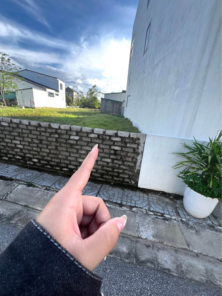 Bán đất ngõ Trần Trùng Quang, phường Vinh Lộc 94,2m² giá 3 tỷ - Đường thông thoáng ô tô tránh nhau!