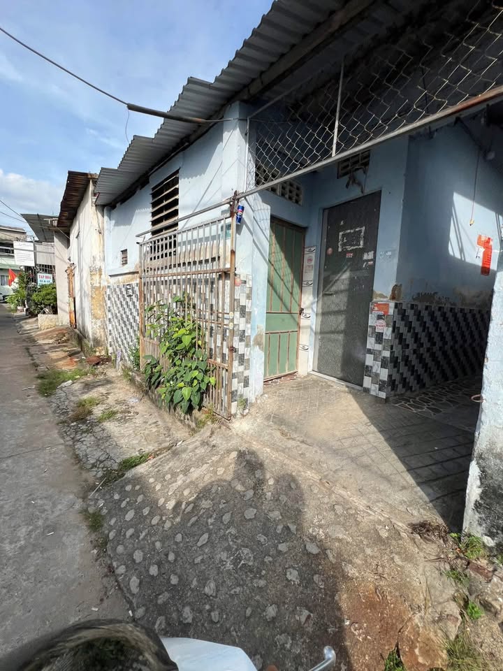 Đất tặng dãy trọ 7 phòng mặt tiền Nguyễn Chánh - Đầu tư sinh lời 10 triệu/tháng!