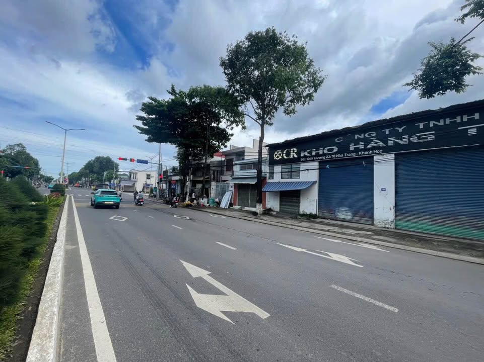 Nhà mặt tiền đường 23/10, Phường Tây Nha Trang, diện tích 400m² - Cơ hội đầu tư tuyệt vời!
