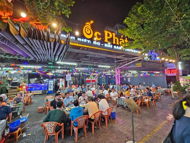 Cho thuê mặt bằng kinh doanh Huỳnh Thúc Kháng 130m² - Vị trí đắc địa, tiềm năng sinh lời cao!