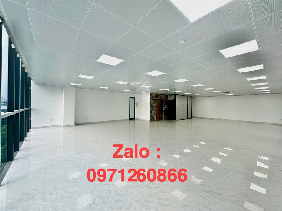 Văn phòng cho thuê đường Nguyễn Chánh, Cầu Giấy 150m² - View kính thoáng đãng!