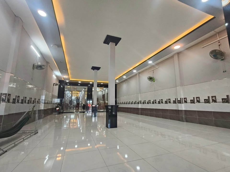 Nhà đẹp 700m² mặt tiền Tỉnh Lộ 830, xã Lương Hoà, Bến Lức - Giá 13 tỷ, thương lượng dễ dàng!