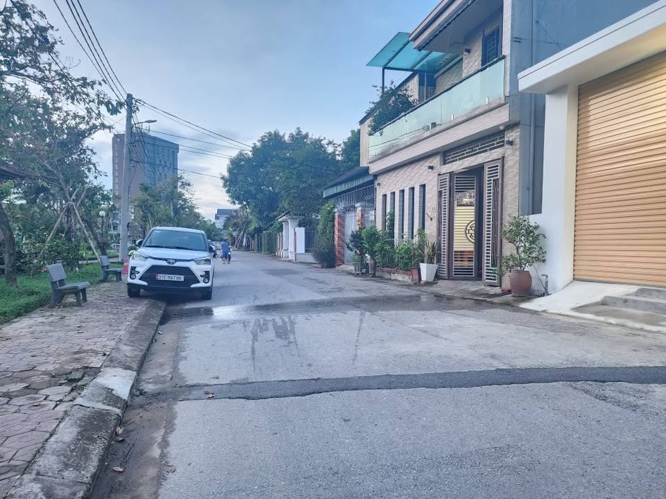 Nhà cấp 4 tại ngõ 37 Hoàng Văn Thụ, 84m² giá 5.9 tỷ - Cơ hội kinh doanh hấp dẫn!