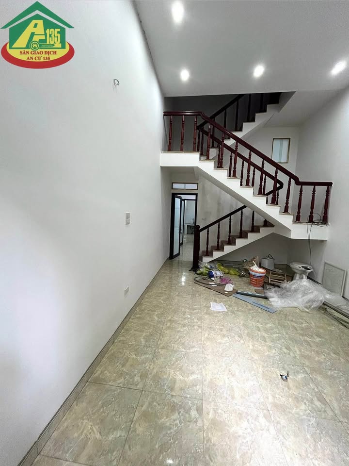 Nhà đẹp đường Nguyễn Viết Xuân, TP Ninh Bình 56m² giá 3 tỷ - Vị trí đắc địa gần trường, chợ!