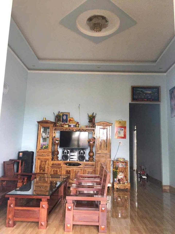 Nhà mặt đường nhựa Đắk Wer 195m² giá 1.2 tỷ - Sổ đỏ chính chủ, gần Quốc Lộ!