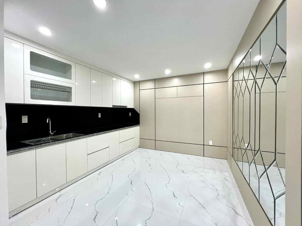 Nhà riêng tại Chợ Hàng cũ 56m² giá 4 tỷ - Sân cổng riêng, thiết kế hiện đại!