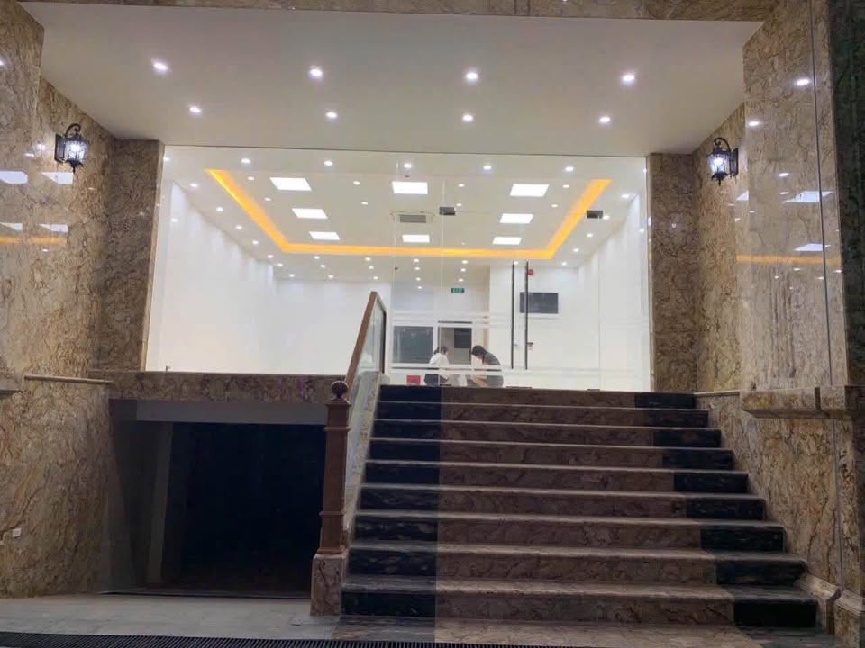 Mặt bằng kính full view tại Dịch Vọng, Cầu Giấy 100m² - Vị trí đắc địa cho doanh nghiệp!