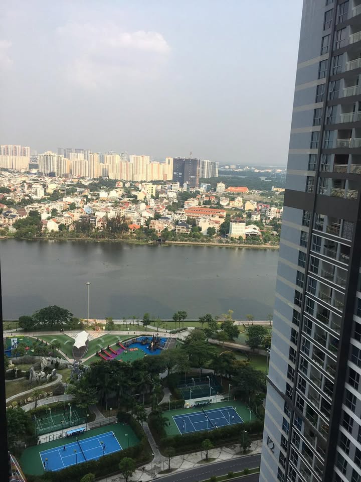 Căn hộ Vinhomes Central Park Bình Thạnh 116m² giá 14 tỷ - Sổ hồng chính chủ, view sông thoáng mát!