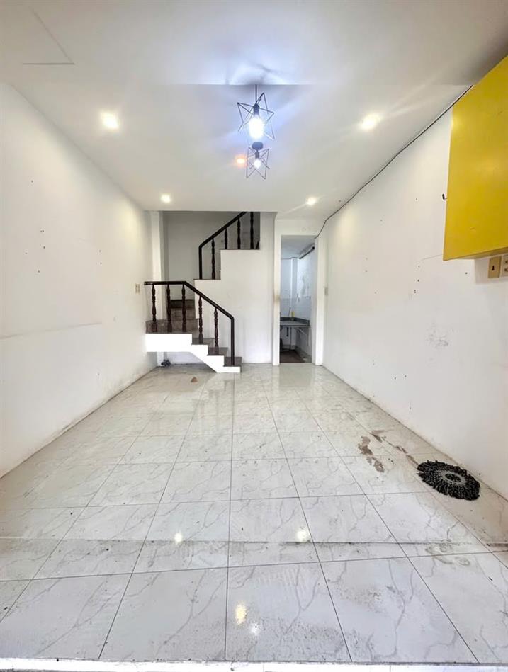 Cho thuê mặt bằng trệt 2 lầu đường Bờ Hồ Huỳnh Cương, Cần Thơ 28m² - Giá chỉ 9 triệu/tháng!