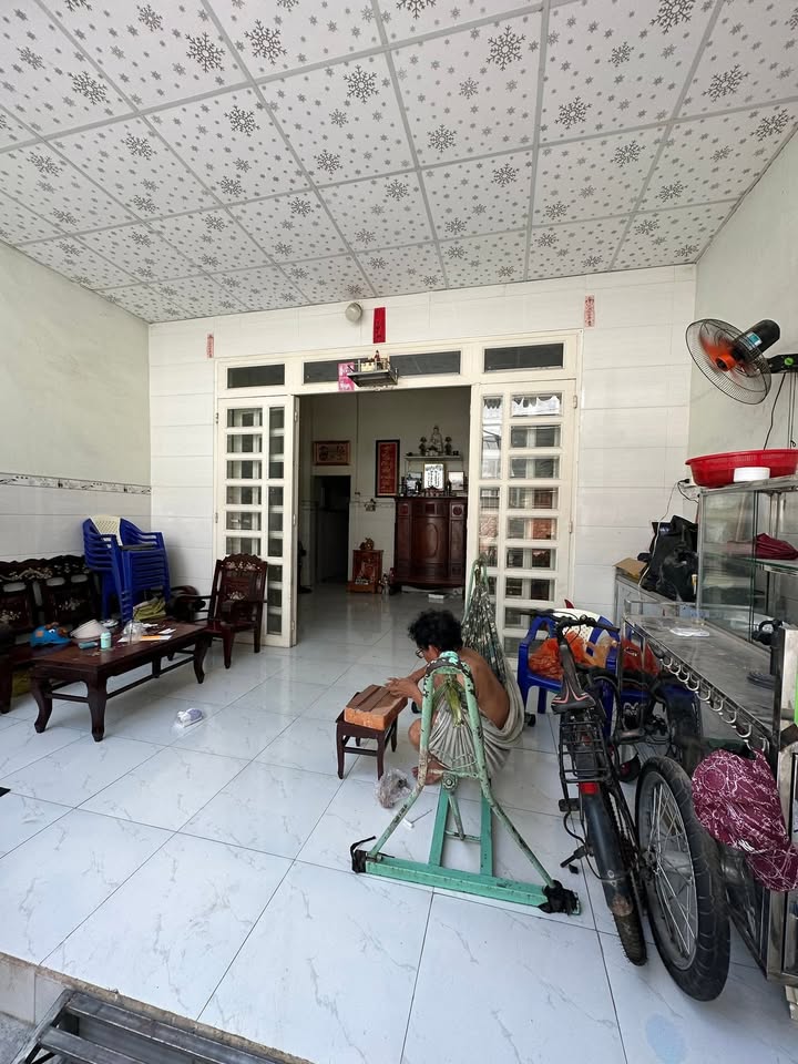 Nhà cấp 4 Bình Chuẩn 100m² giá 2.3 tỷ - Sổ đỏ chính chủ, gần ngã 4