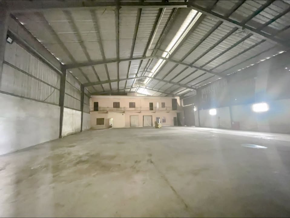 Kho xưởng cho thuê tại Bình Tân, 850m² giá 99 triệu - Container 24h tiện lợi!