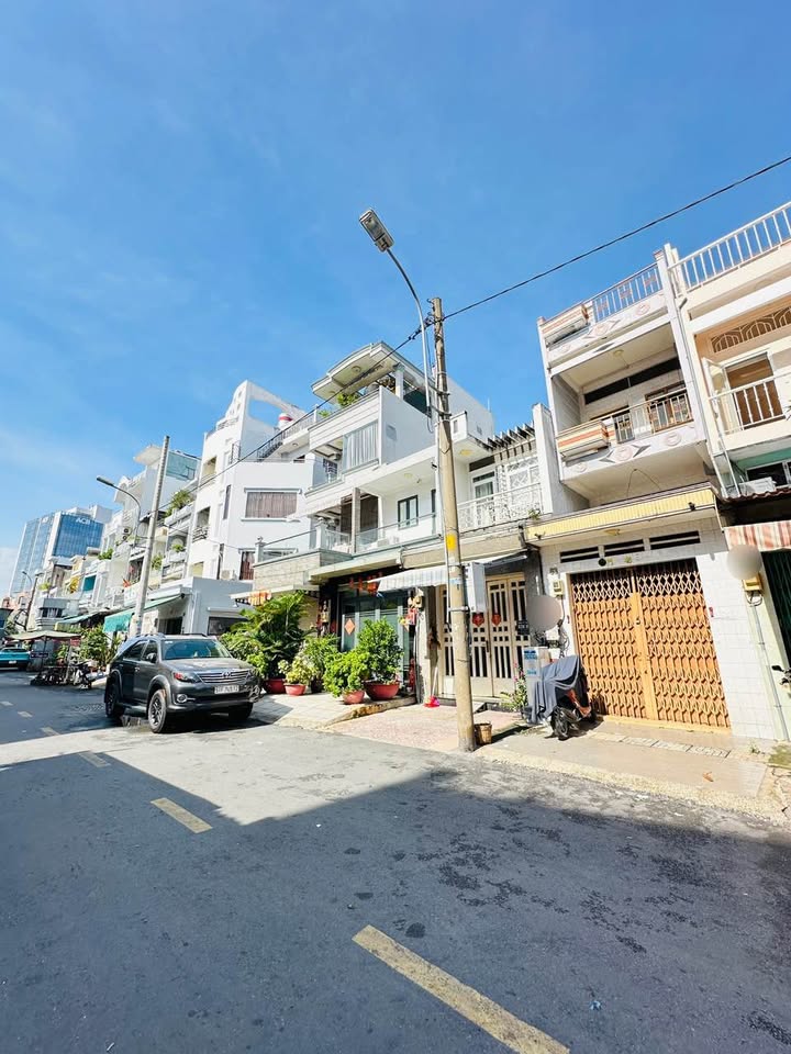 Nhà mặt tiền 3 tháng 2, Quận 11, 43m² giá 8.1 tỷ - Chính chủ lâu đời!