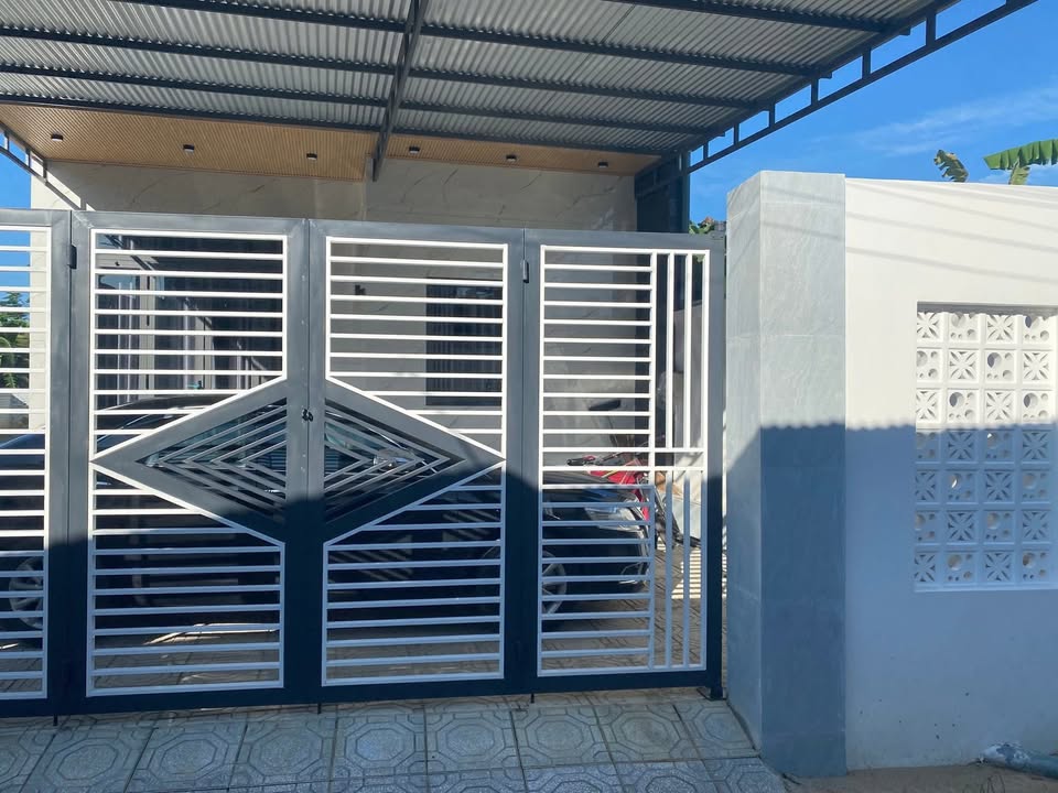 Nhà riêng Phú Lâm, Tân Phú, 350m² giá 2.75 tỷ - Sẵn sàng vào ở ngay!