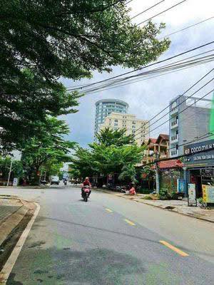 Nhà mặt đường Hoàng Quốc Việt, Quận 7, 150m² giá 20 triệu - Kinh doanh sầm uất