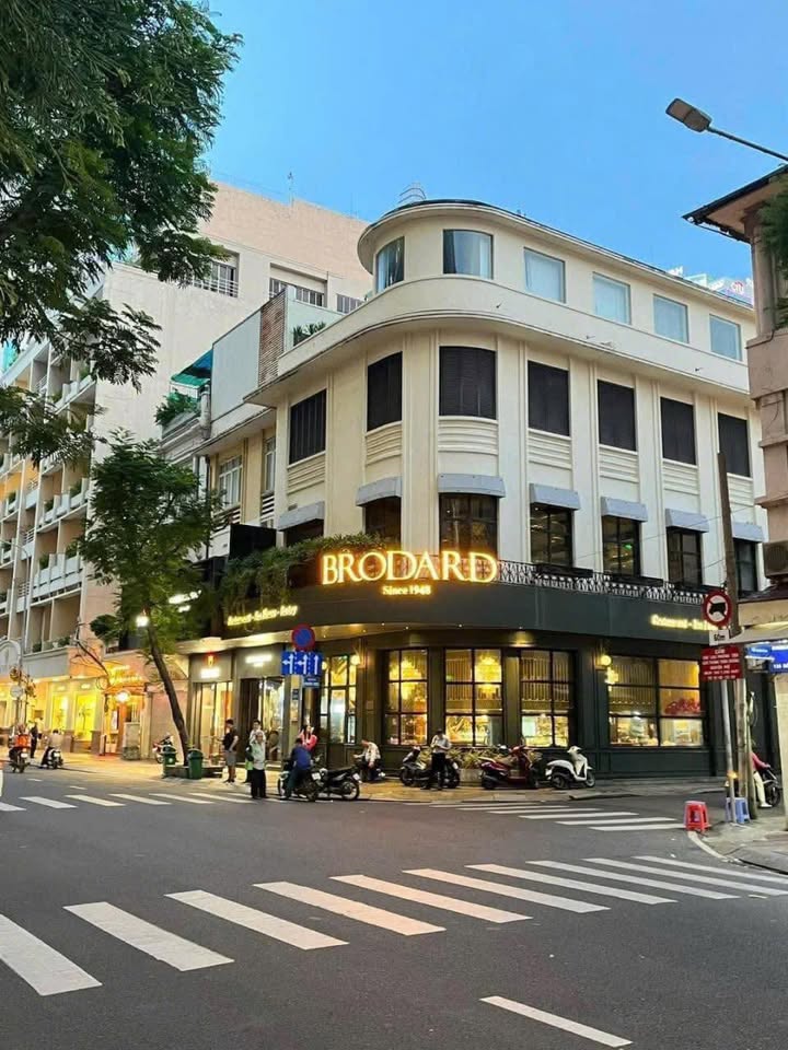 Mặt bằng kinh doanh cho thuê tại phố Trần Hưng Đạo 450m² - Vị trí đắc địa, giá hợp lý!