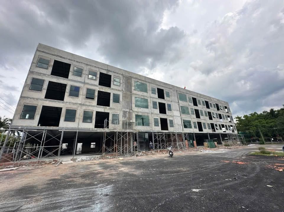 Cho thuê toà nhà 3 mặt tiền đường Vườn Lài, An Phú Đông - 3.600m² - Phù hợp làm văn phòng, trường học!