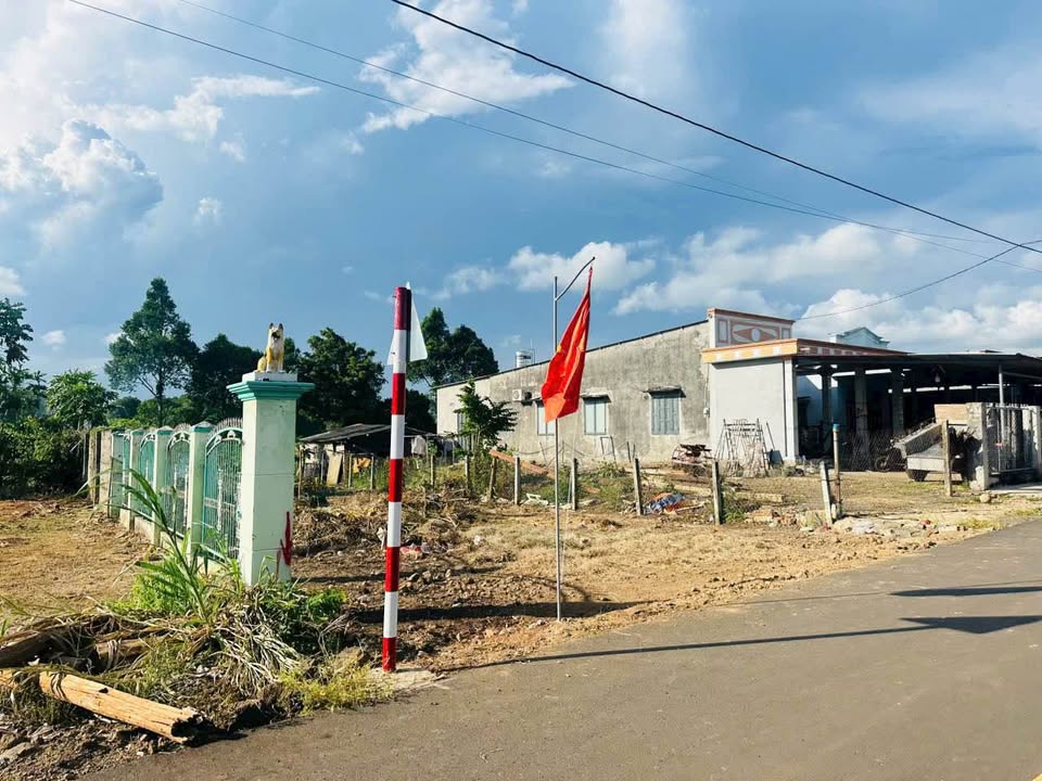 Đất mặt tiền Nguyễn Đình Chiểu, Đất Đỏ 650m² giá 2.7 tỷ - Cơ hội đầu tư tuyệt vời!