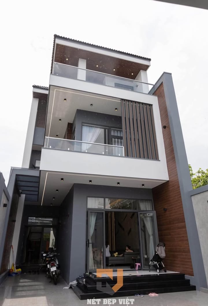 Nhà mặt tiền Nguyễn Chí Thanh, TP Long Khánh 210m² giá 8.7 tỷ - Cơ hội sở hữu đẳng cấp!