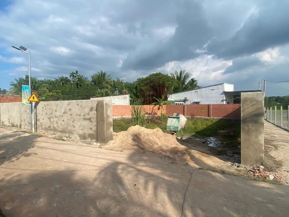 Đất mặt tiền 20m tại phường Long Khánh - Diện tích 350m² giá chỉ 890 triệu!