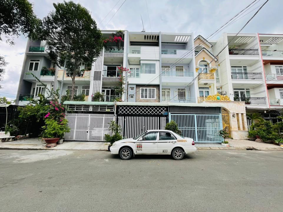 Nhà 1 Trệt 3 Lầu KDC Long Thịnh 90m² giá 5.2 tỷ - Vị trí đắc địa, ô tô vào tận sân!