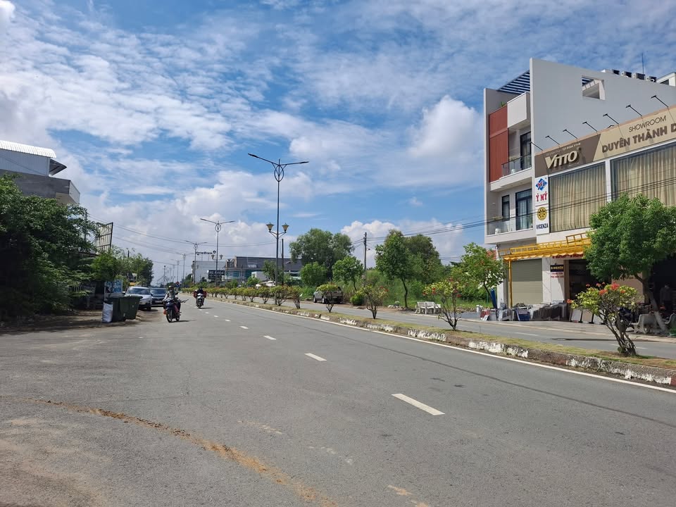 Nhà phố Tân Thạnh 81m² giá 1.5 tỷ - Khu vực sầm uất, tiện ích đầy đủ!