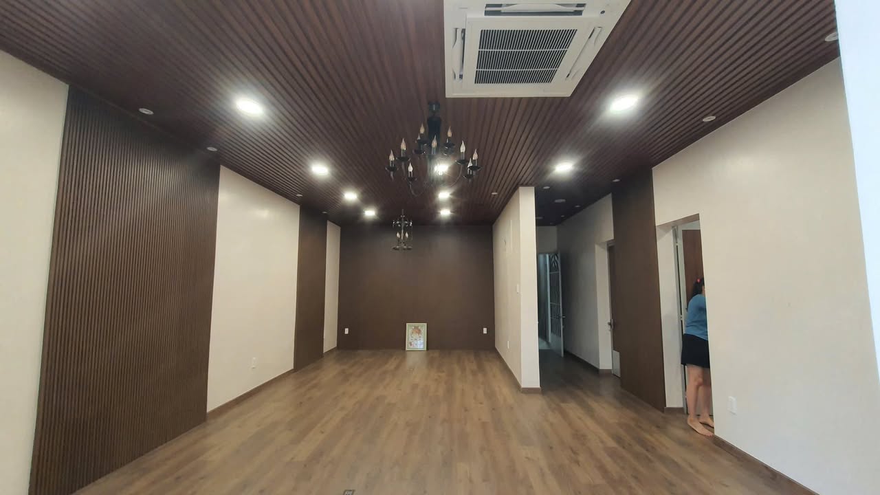 Nhà cho thuê khu cư xá Phúc Hải 272m² giá chỉ 10 triệu - Thiết kế sân vườn sang trọng!