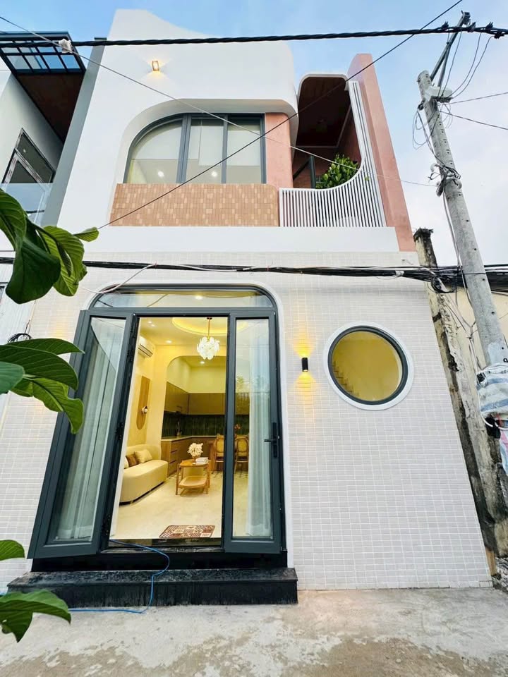 Nhà 1 Trệt 1 Lầu Hẻm 388 Nguyễn Văn Cừ 62.4m² giá 3.79 tỷ - Nhà mới đẹp, tiện nghi đầy đủ!