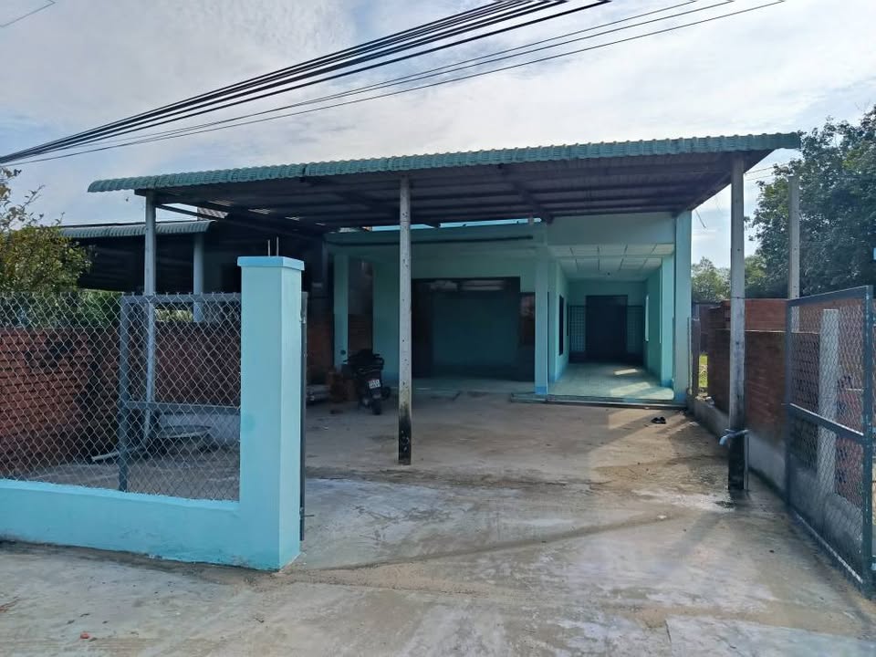 Nhà 2 mặt tiền Hiệp Thạnh Gò Dầu 400m² giá 2 tỷ - Cơ hội đầu tư tuyệt vời!