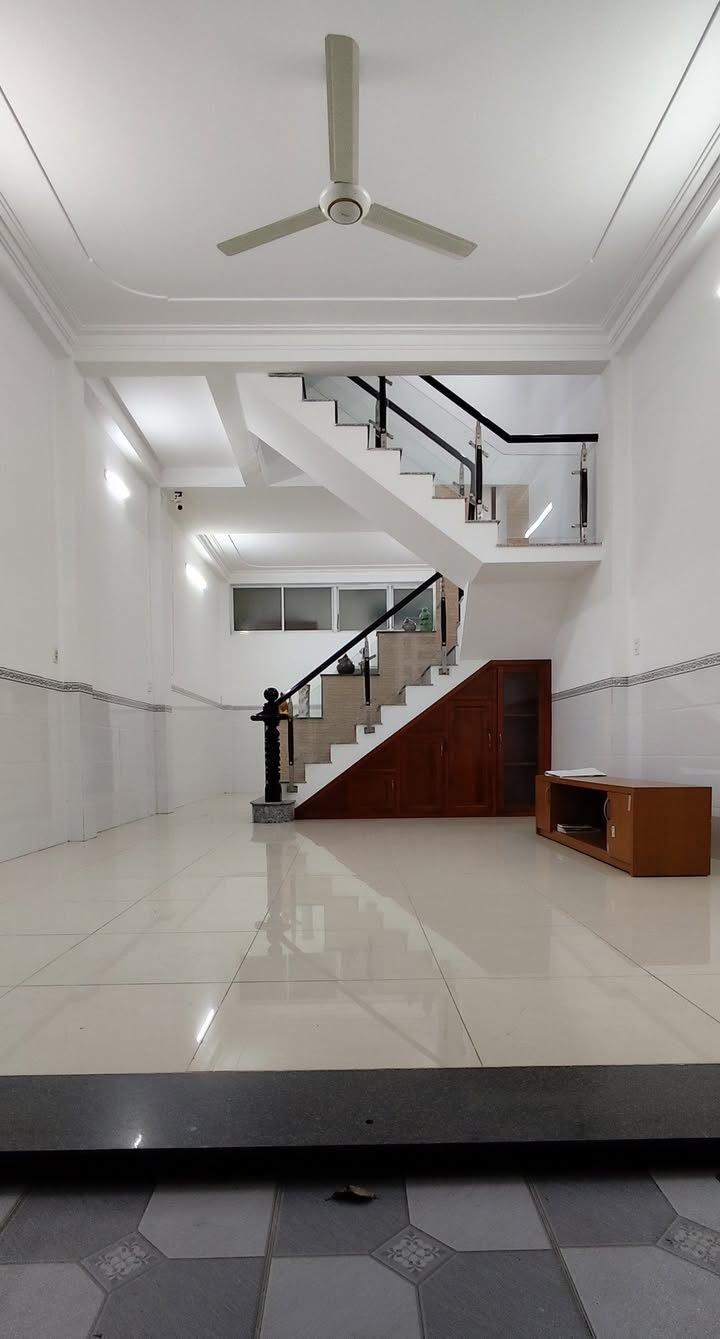 Nhà 3 tầng mới đẹp KDC Metro Cần Thơ 81m² giá 4.7 tỷ - Sân đậu ô tô trong nhà!